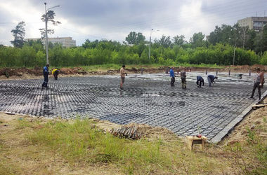 Производятся работы по армированию фундаментной плиты